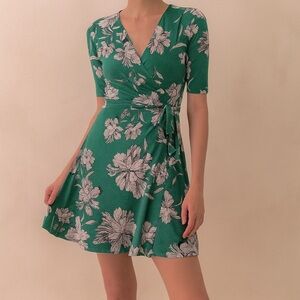 Vince Camuto Green Floral Wrap Sun Dress Size 8